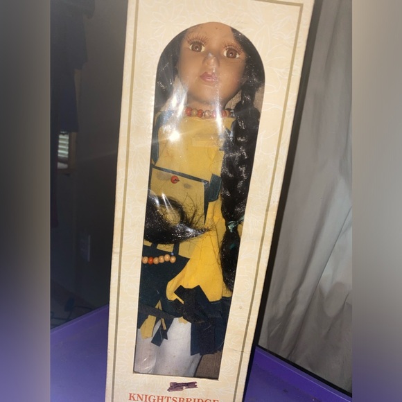 Knightsbridge porcelain Indian doll - Picture 2 of 6